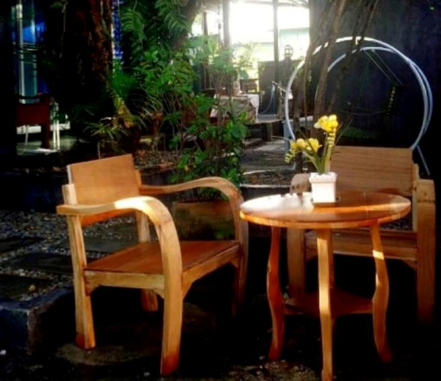 The Old Car Guesthouse Chiang Mai Esterno foto