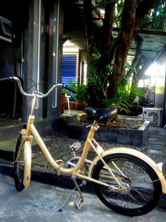 The Old Car Guesthouse Chiang Mai Esterno foto