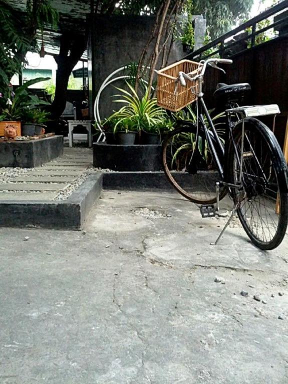 The Old Car Guesthouse Chiang Mai Esterno foto