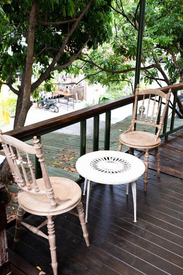 The Old Car Guesthouse Chiang Mai Esterno foto