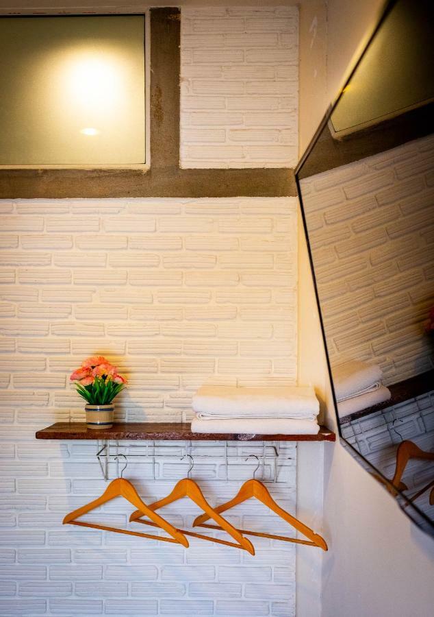 The Old Car Guesthouse Chiang Mai Esterno foto
